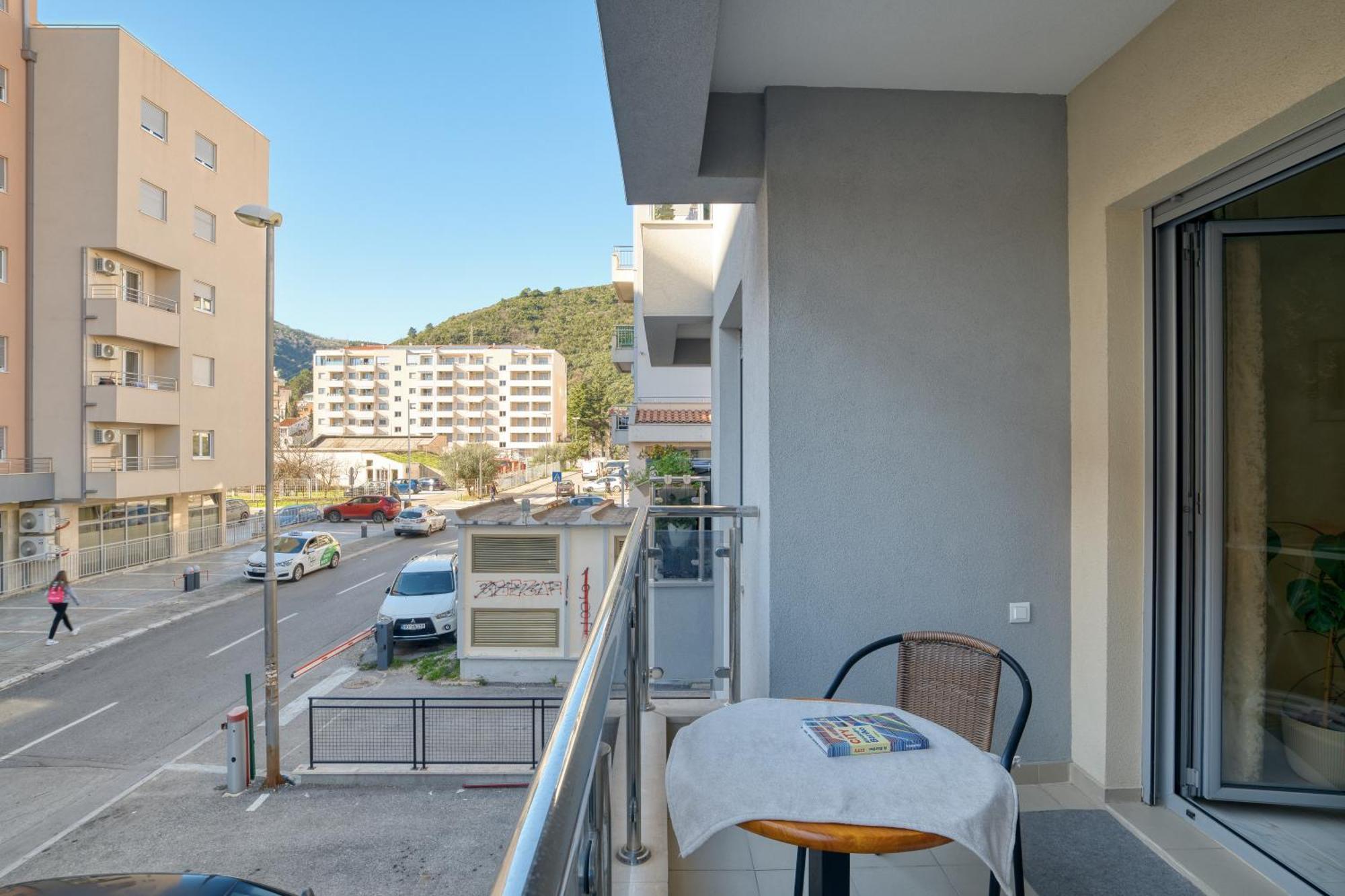 Ada Apartment *